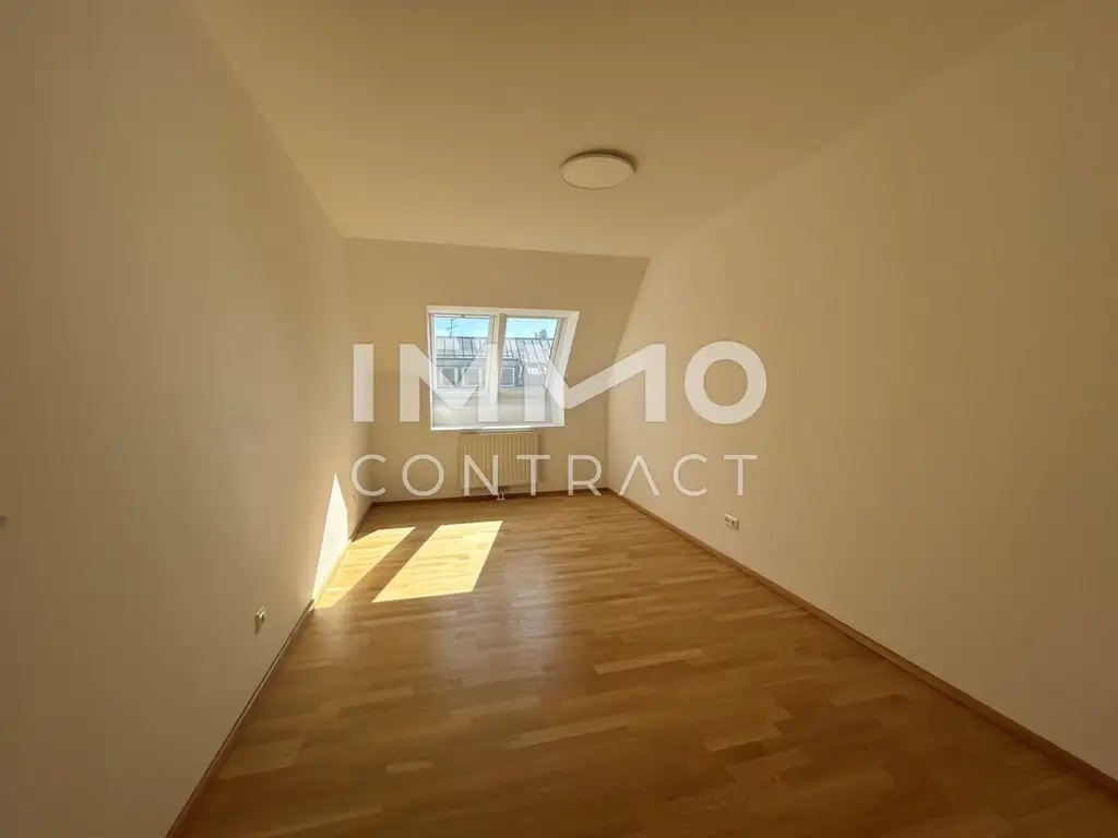 ERSTBEZUG -  4 Zimmer DG Wohnung mit Freifläche