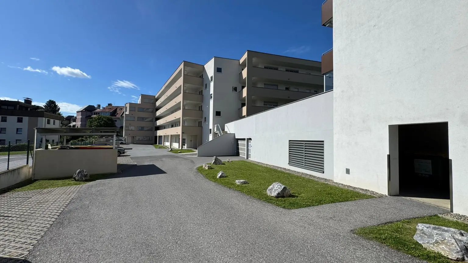 Neuwertige 2-Zimmer-Wohnung mit Balkon, Lift und Tiefgaragenplatz in Weiz!