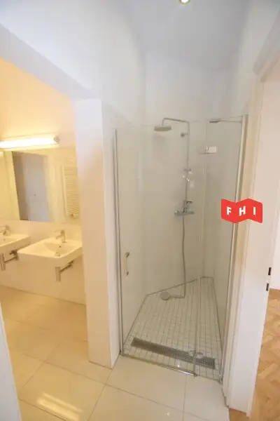 Unbefristete 4 Zimmer Stilaltbauwohnung Nähe Lycèe Francais & Palais Liechtenstein