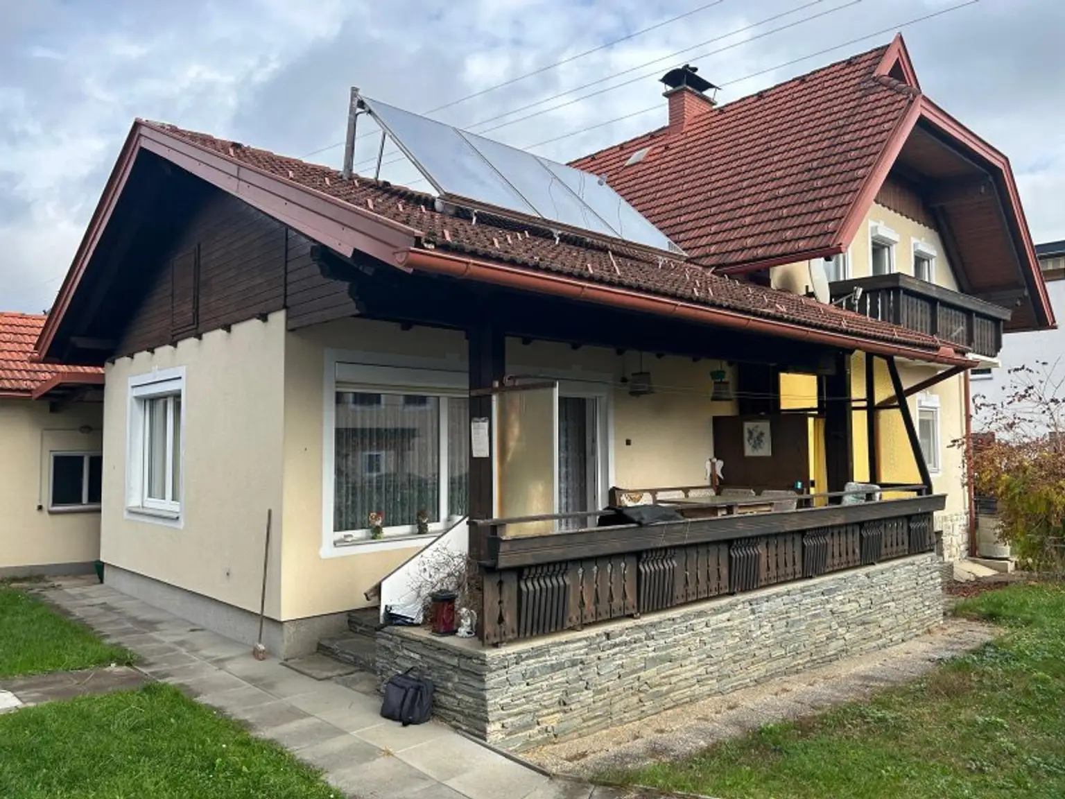 Alt aber saniertes Stadt Familienhaus – Ihr neues Zuhause für 349000 € mit Keller & Carport /  nähe medQuartier-Ärztehaus   BH & HAK Feldkirchen