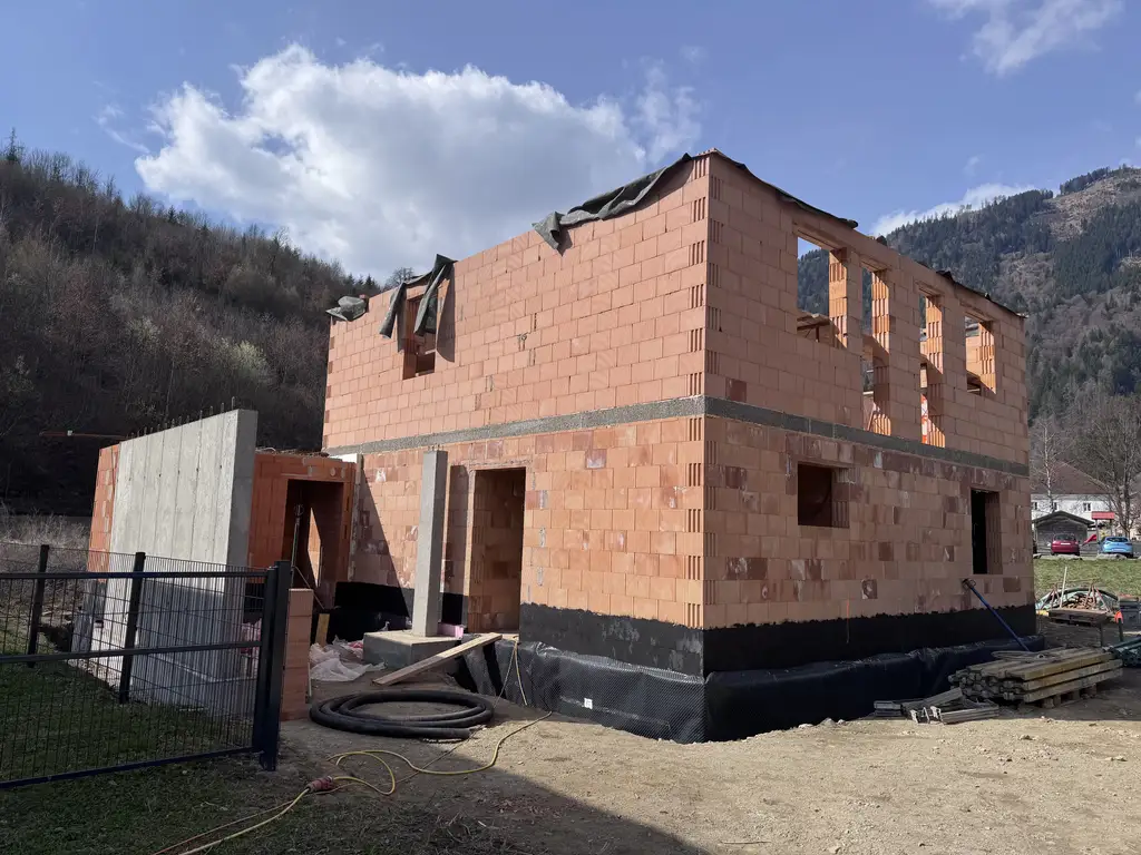 Erlebe Luxus: NEUBAU Einfamilienhaus in 9751 Sachsenburg, 5 Zimmer, 139 m², Terrasse, Stellplatz, Carport, 2 WCs, 2 Bäder, SCHLÜSSELFERTIG!!!