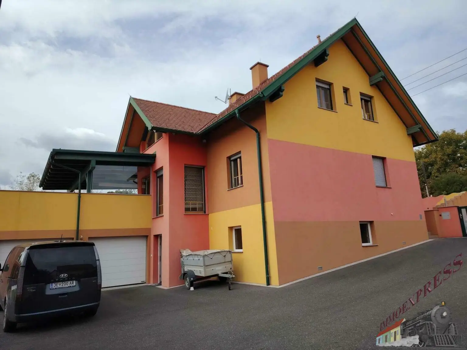 Tolles Einfamilienhaus mit Pool, Panorama-Ausblick und moderner PV-Anlage – hier fühlt sich Ihre Familie zuhause!