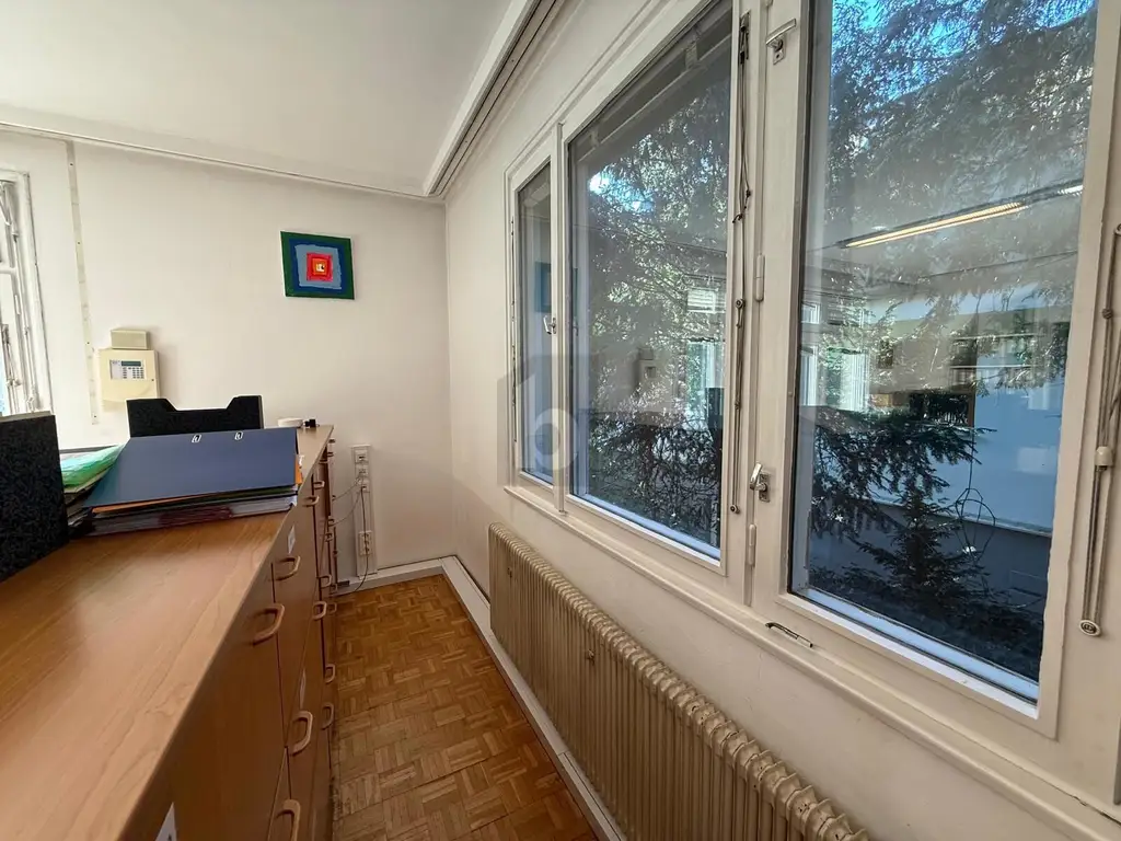 GROßZÜGIGE EINHEIT MIT BALKON IN TOP-LAGE