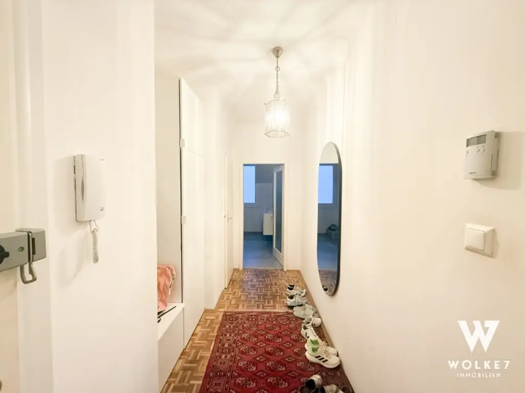 Vollsanierte 3-Zimmer-Wohnung mit Loggia direkt beim Kutschkermarkt | Grünblick