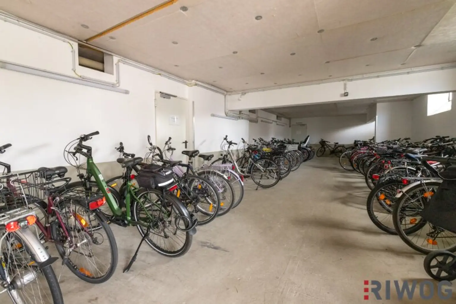 Wohnung für 3er-STUDENTEN-WG mit AUßENFLÄCHE, 4 Zimmer