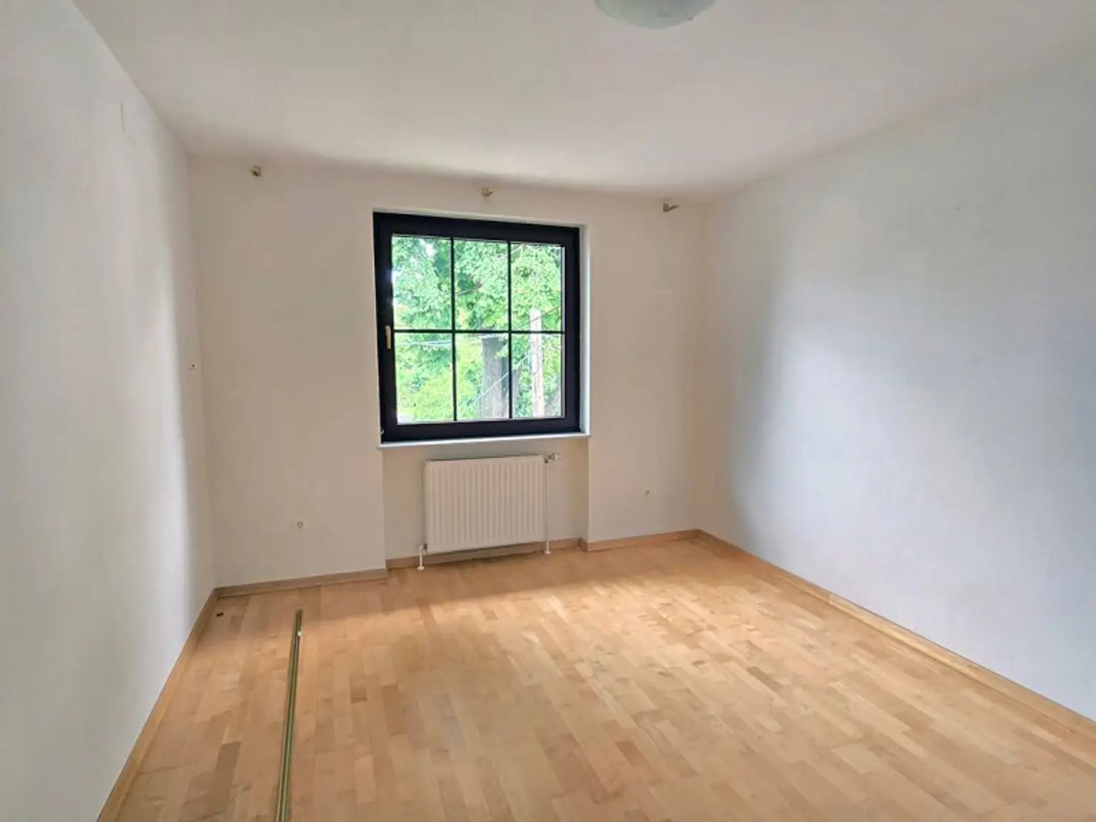 *** SEHR VIEL PLATZ *** PRIVAT + BERUFLICH *** RUHELAGE ***