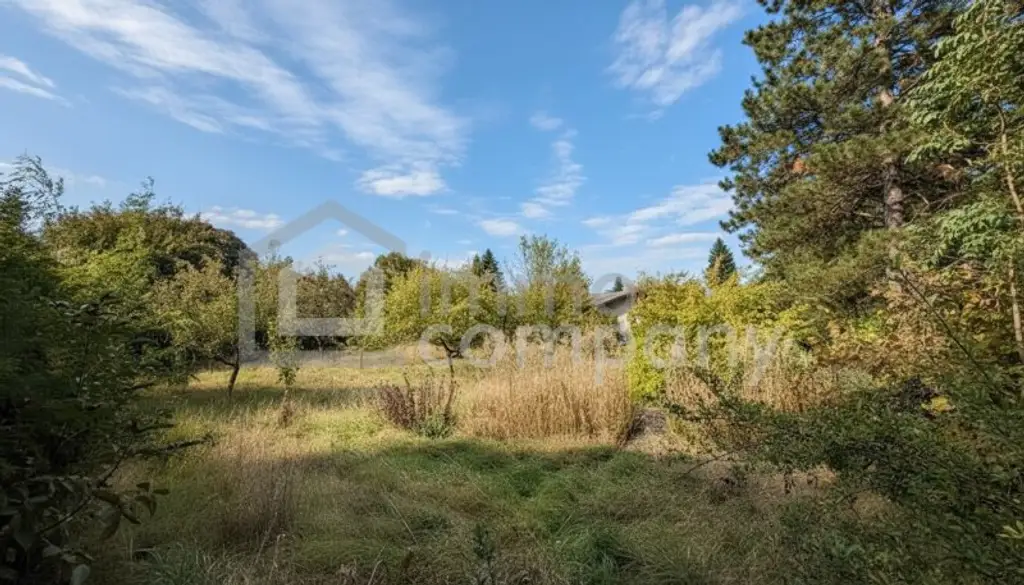 🌿 Wunderschönes Grundstück in bester Lage – vielseitig bebaubar mit zwei Wohneinheiten