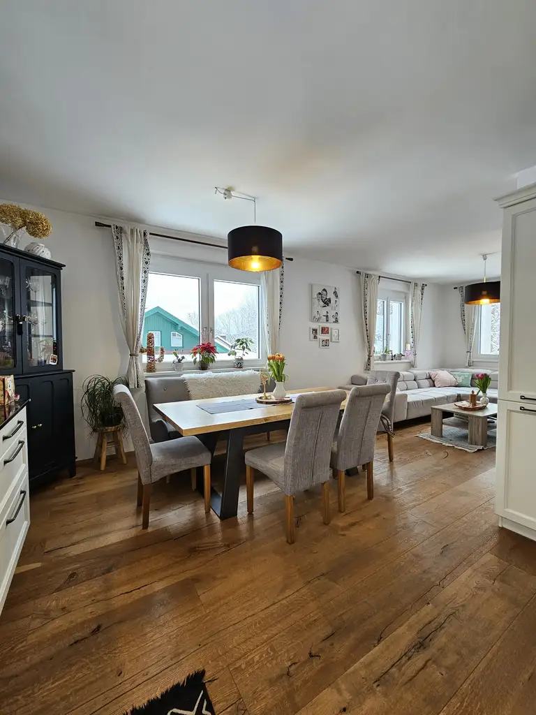 Modernisiertes Einfamilienhaus mit 1.057m² Grundstück, Luftwärmepumpe & PV-Anlage in ruhiger Ortsrandlage von Wopfing