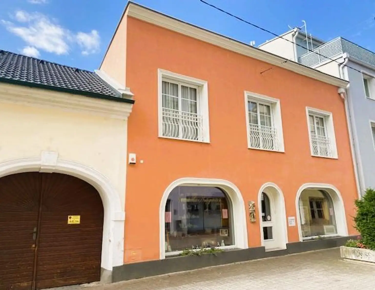 Ihre Stadtvilla in Wiener Neustadt - mit Terrasse, Whirlpool und Geschäftsräumlichkeit