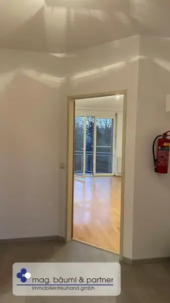 Frisch renovierte 2 Zimmerwohnung mit  Balkon