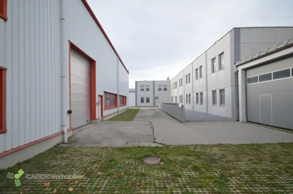 Halle und Lager 425m², 340m², 414m² für Veranstaltungen oder Lager, 2 Gewerbeobjekte nebeneinander mit große Parkplatz, entweder zusammen oder einzeln zu vermieten