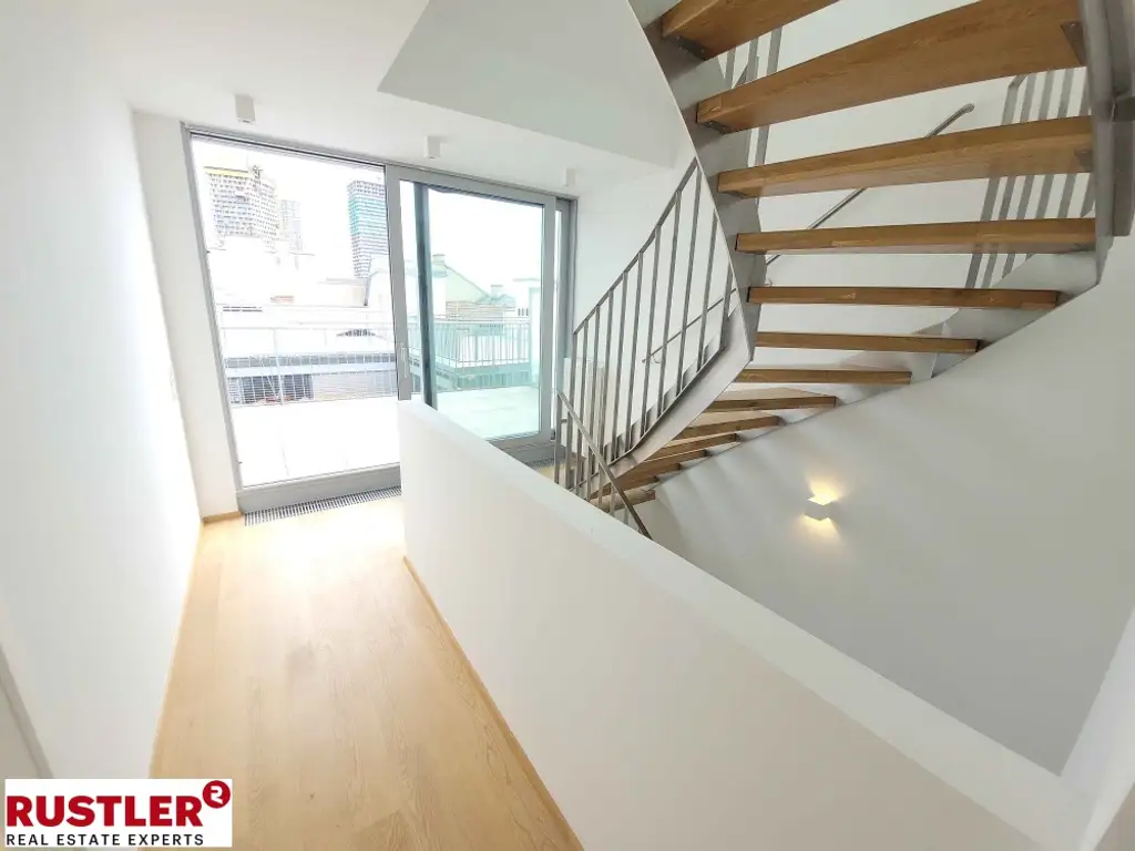 Luxuriöse Dachterrassenwohnung auf 3 Etagen direkt an der U3 - klimatisiert - mit Garage!