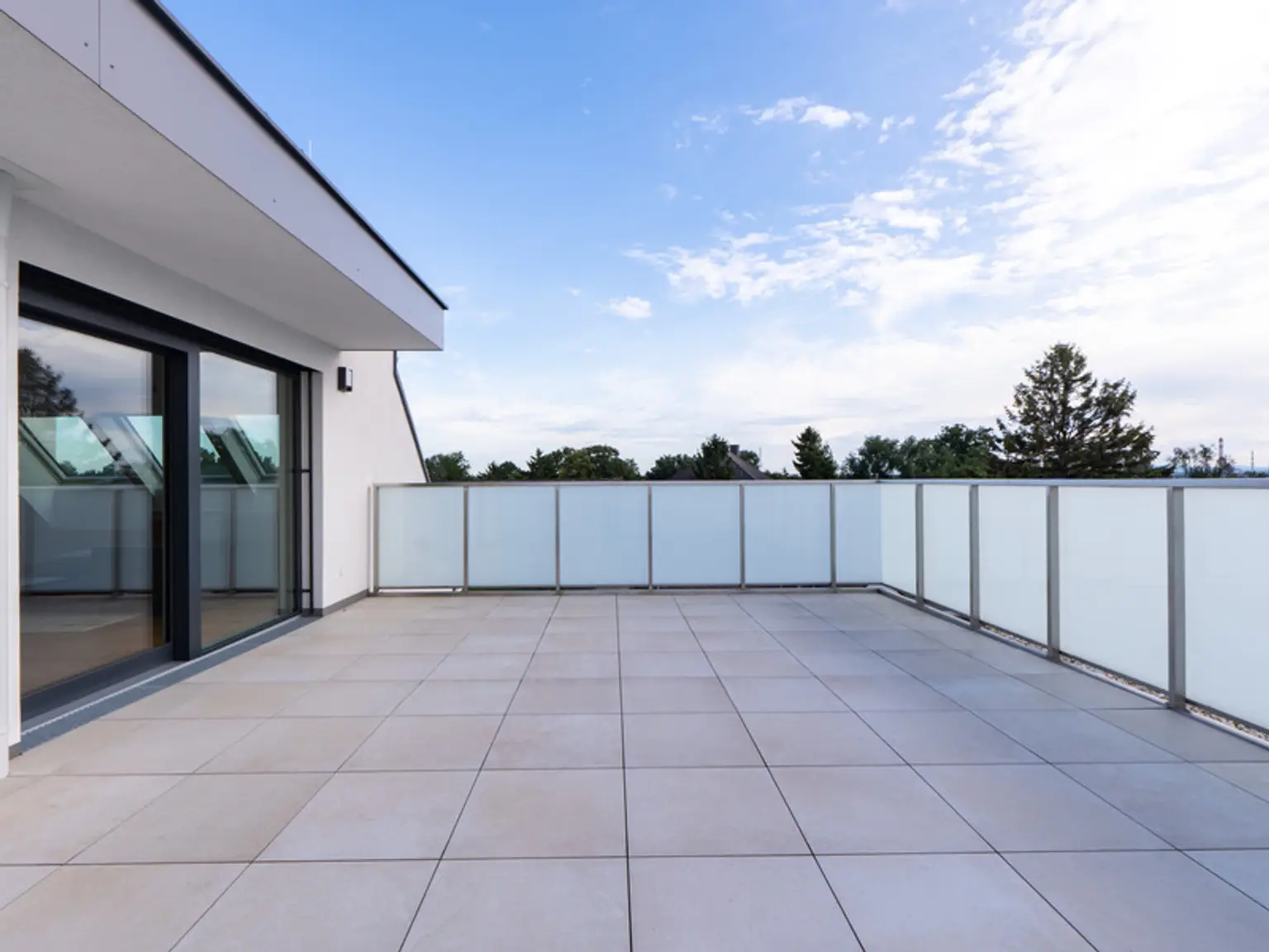 Gleich einziehen: Aussicht mit Weitsicht bietet dieses feine 4-Zimmer Penthouse mit 157 m² in Aspern