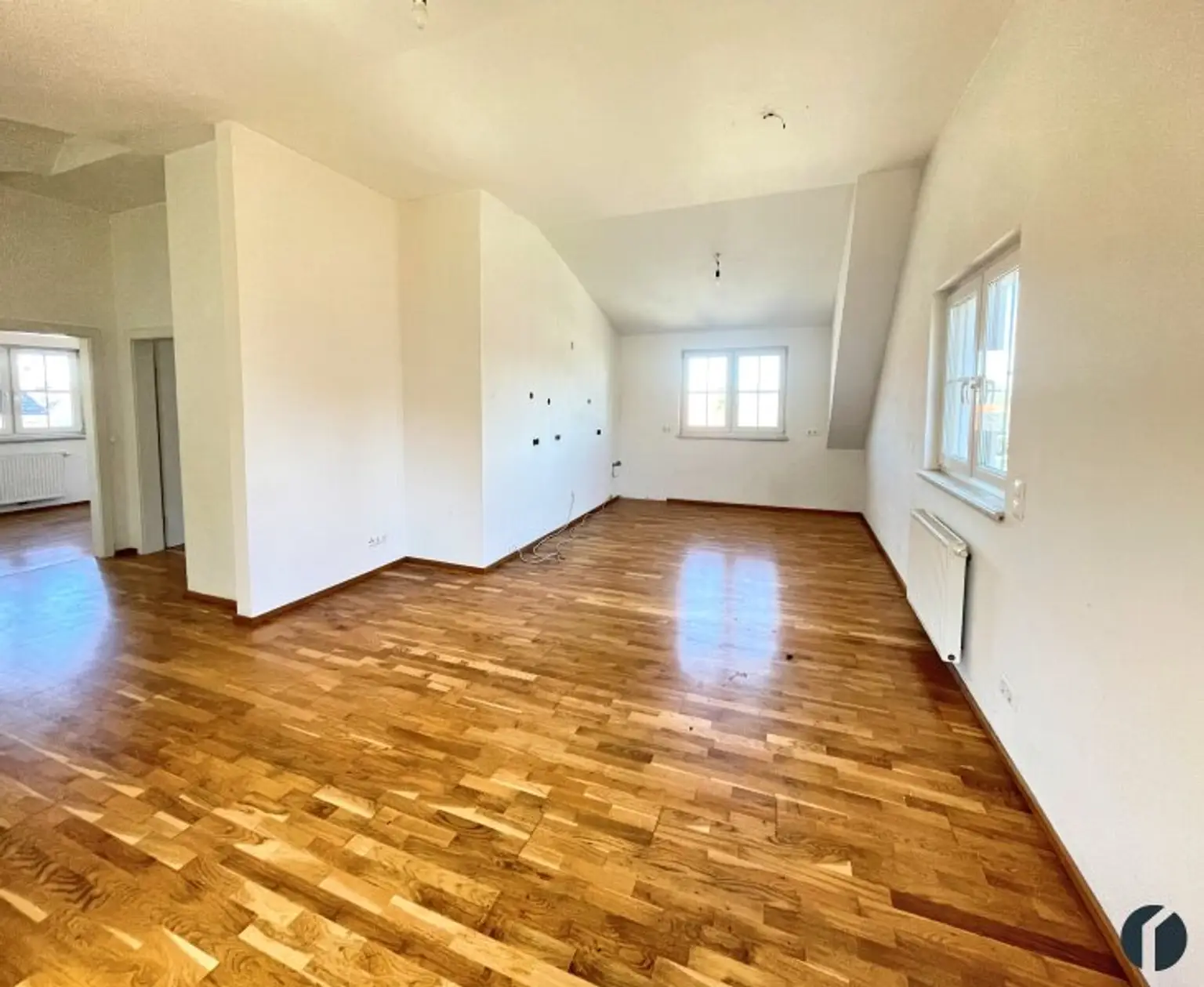 Blick vom Wohn-Esszimmervon in Richtung Küche