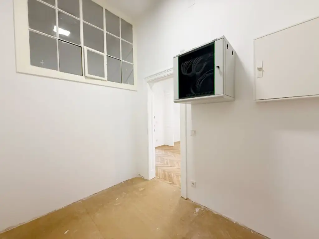 Charmante Bürofläche im sanierten Stilaltbau, unmittelbar bei der U4 und nahe dem 1. Bezirk
