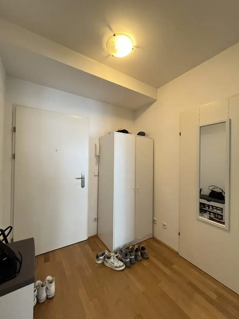 Balkonwohnung mit 2 Zimmern und Blick in den Innenhof - 
nähe Schnellbahn-Station Rennweg!