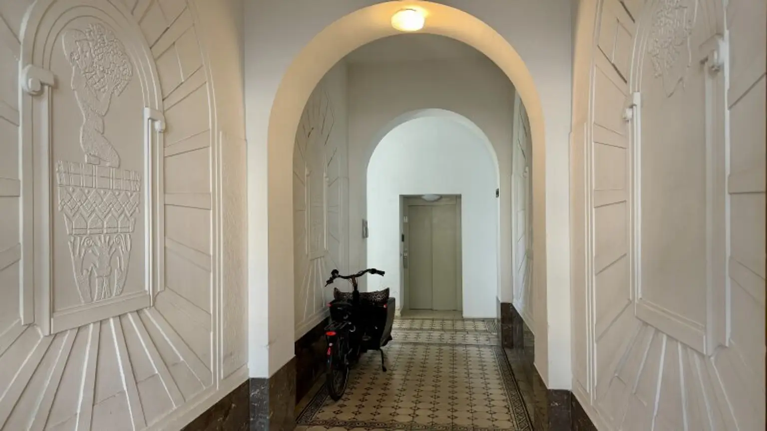 Entrée_Gebäude