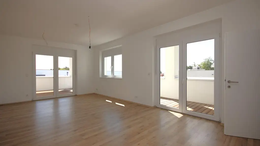 GROSSE TERRASSE, DURCHDACHTES RAUMKONZEPT! 2 Carportplätze