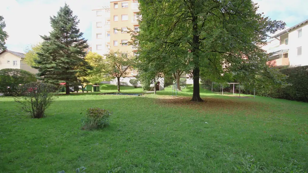 Sanierungsbedürftige 2- Zimmer-Wohnung mit Balkon