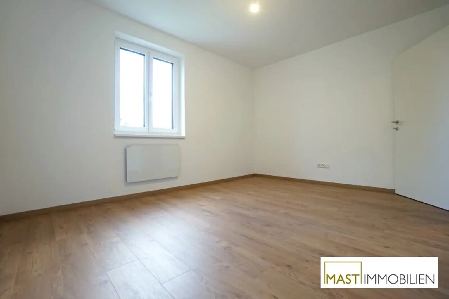 2 Zimmer Garten Wohnung inkl. EWE Einbauküche in optimaler Lage - inkl. PKW Abstellplatz