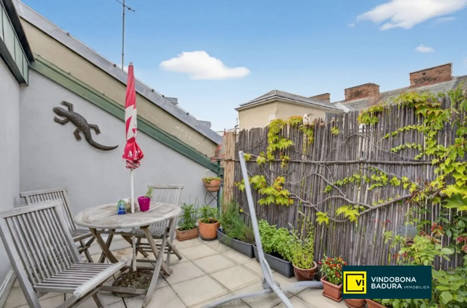 Rooftop Vibes für Zwei | Charmantes Dachjuwel mit Terrasse bei der Volksoper