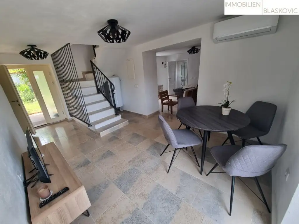 Juwel - Restauriertes Steinhaus mit Pool und Meerblick