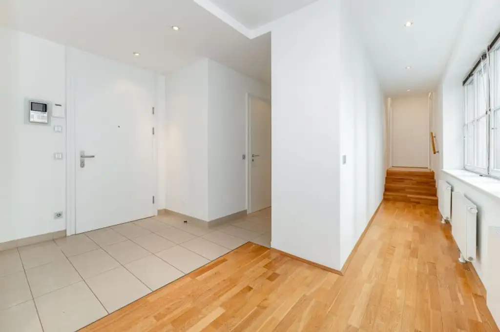 Charmante 2-Zimmer-Dachgeschosswohnung am Schwarzenbergplatz