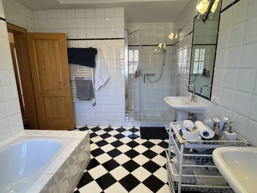 4-Zimmer-Familienhaus mit viel Platz für die ganze Familie, Garten & Garage