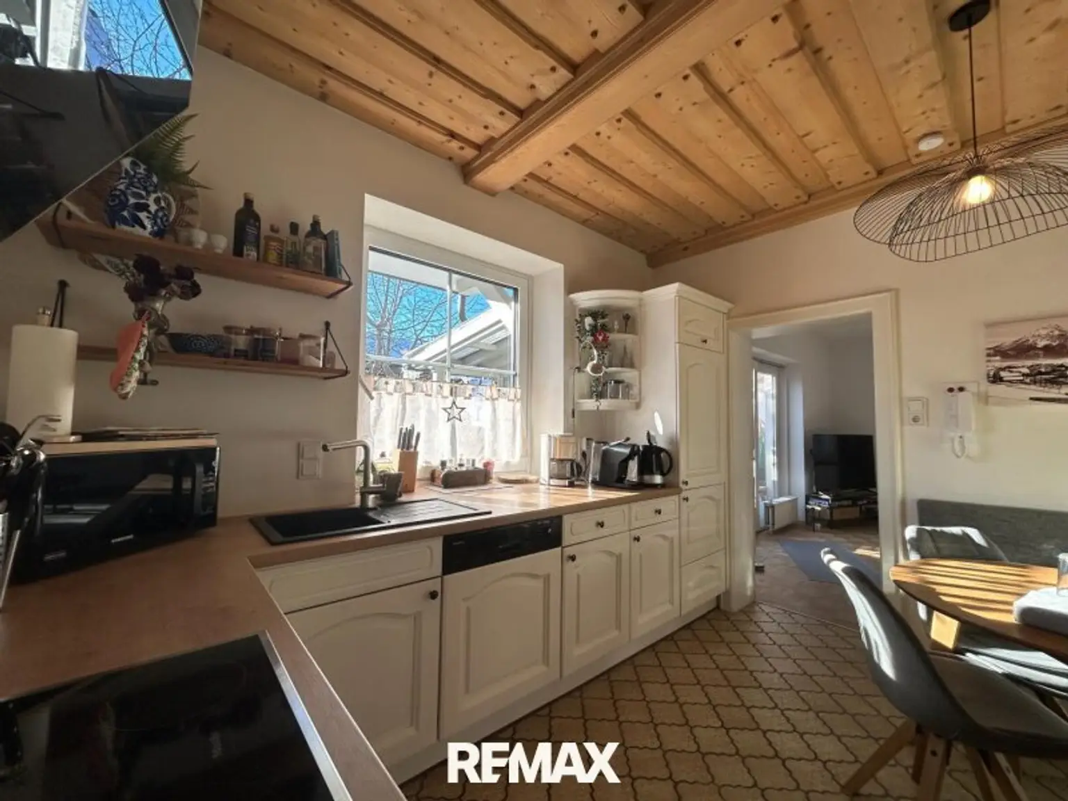 Küche mit Essbereich