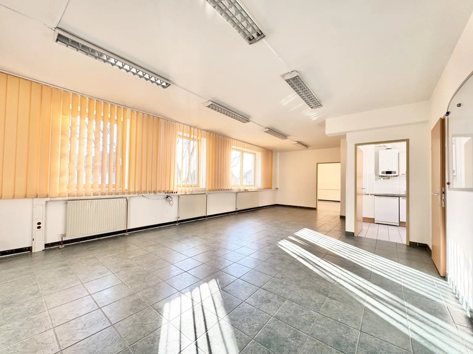 TOP-BÜRO | HELLE 3 ZIMMER | OBERLAAER STRASSE | U-BAHN-NÄHE