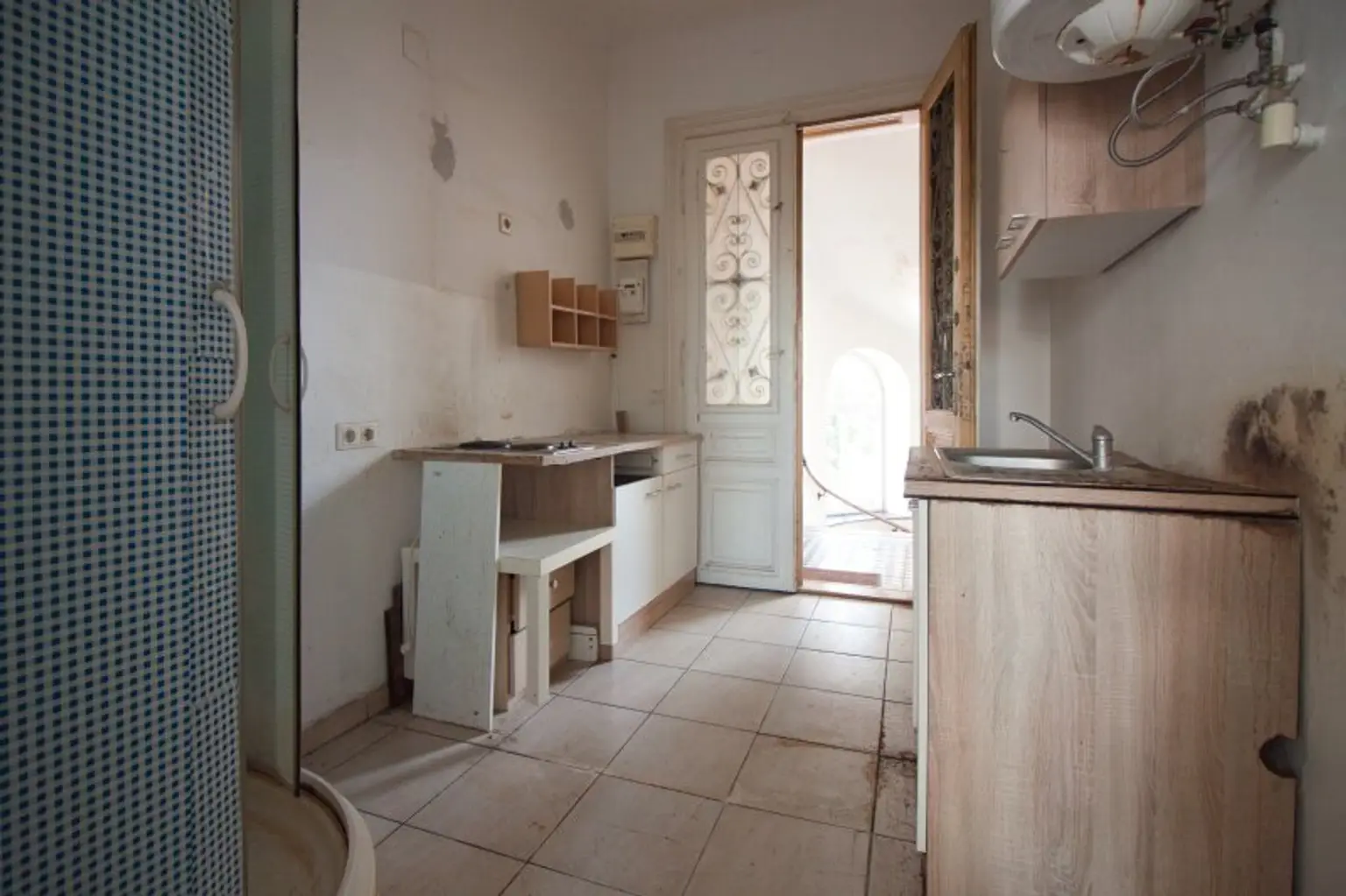 Sanierungsbedürftige Garconniere | ruhige Wohngegend  | 4. Stock mit Lift