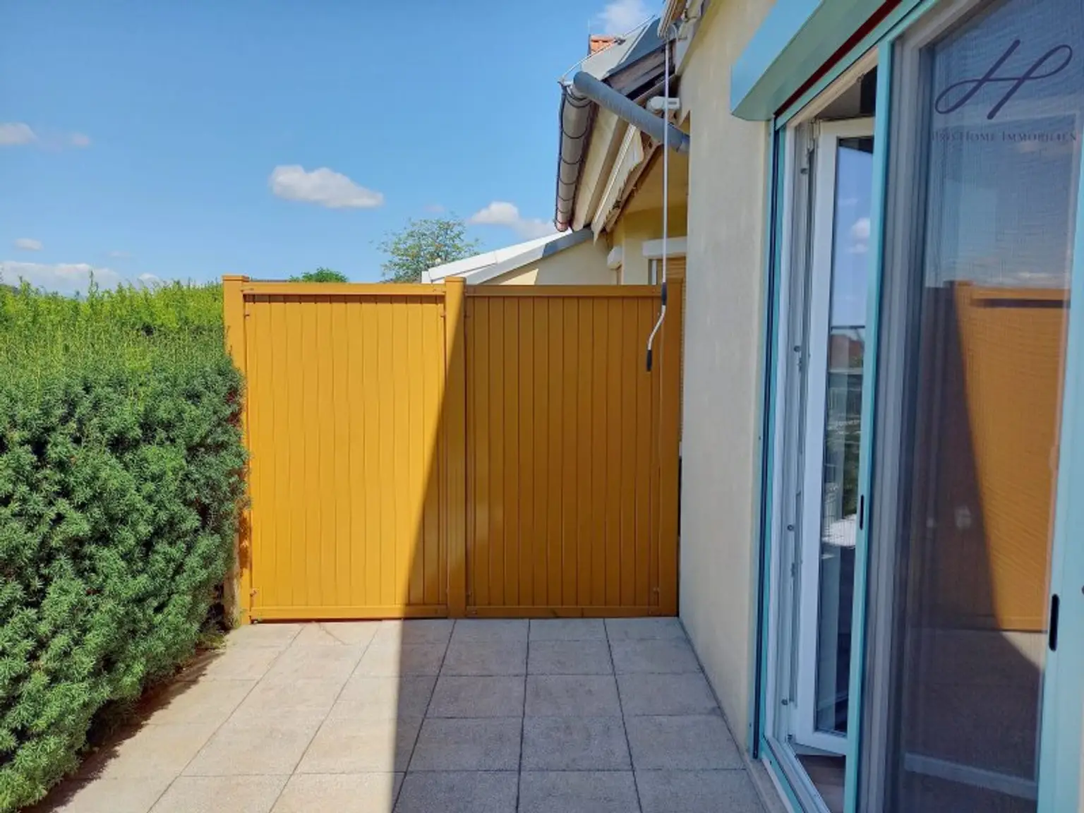 sonnige kleine Wohnung mit Garten