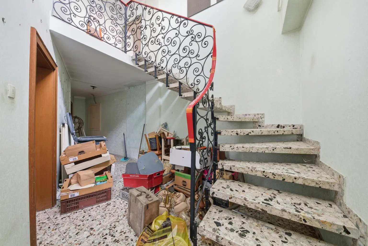 Vielseitige Gewerbe- und Wohnliegenschaft: diverse Hallenflächen, Wohngebäude und ein großzügiges Grundstück!