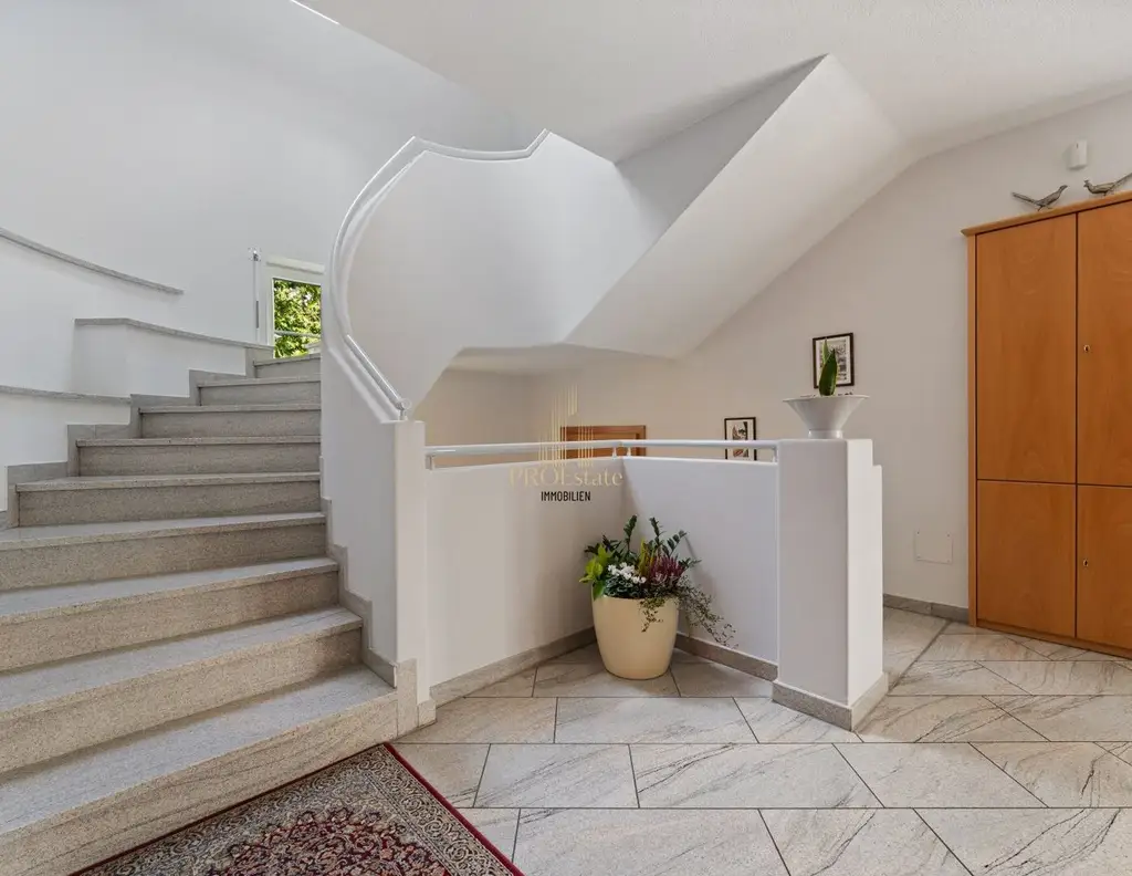 Exklusive Traumvilla in Allhaming: Gartenanlage, hervorragende Technik, Wellnessoase in absoluter Ruhelage!
