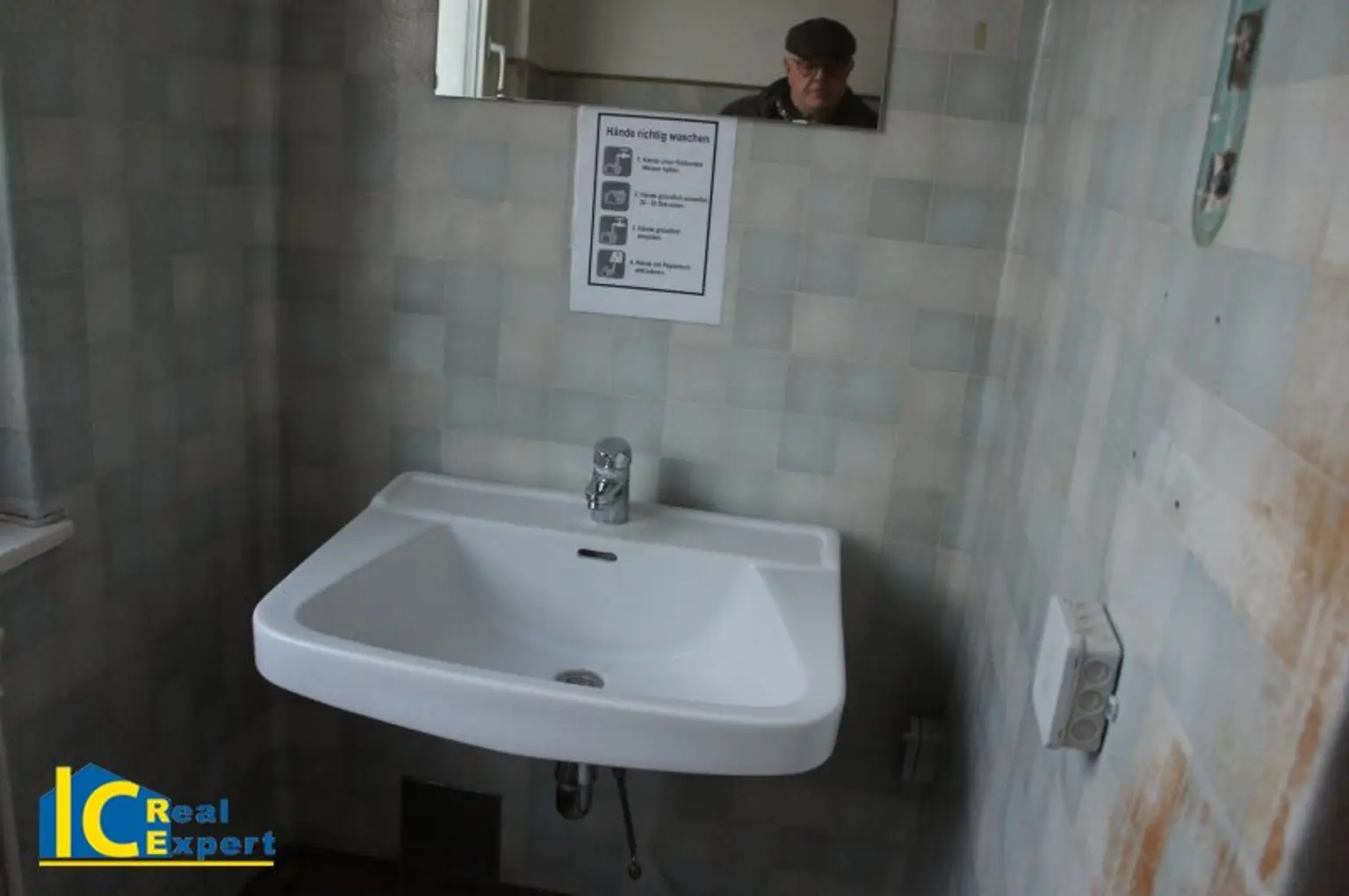 Baderzimmer mit Dusche