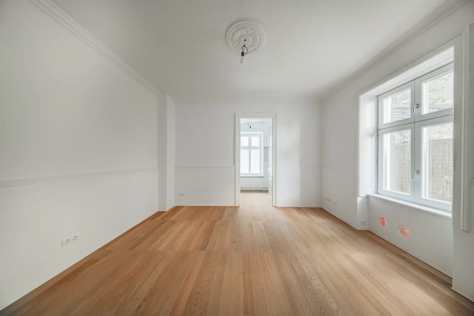 Exklusive Gartenwohnung am Rochusmarkt – Wohnen im spätbarocken Juwel