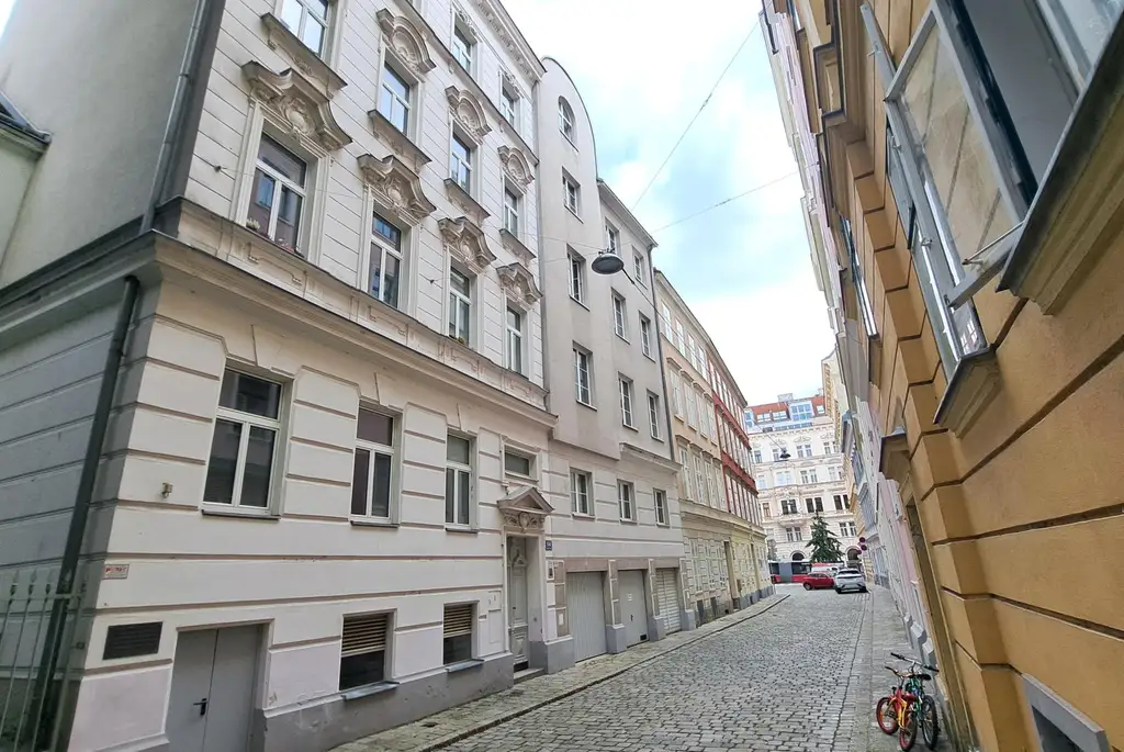 Wohnen mit Wiener Charme – gemütliche 2-Zimmer-Wohnung im Roten Hof, Garagenbox verfügbar