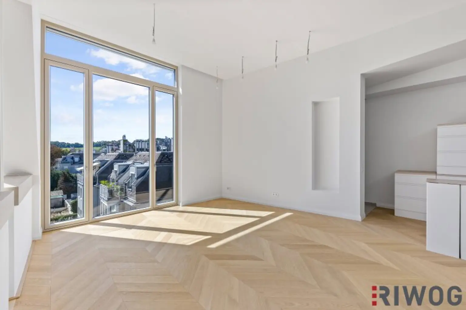 3,7m Raumhöhe im DG, Garage mit 2 Stellplätze, Atrium, Aufzug in die Wohnung und 360° Dachterrasse