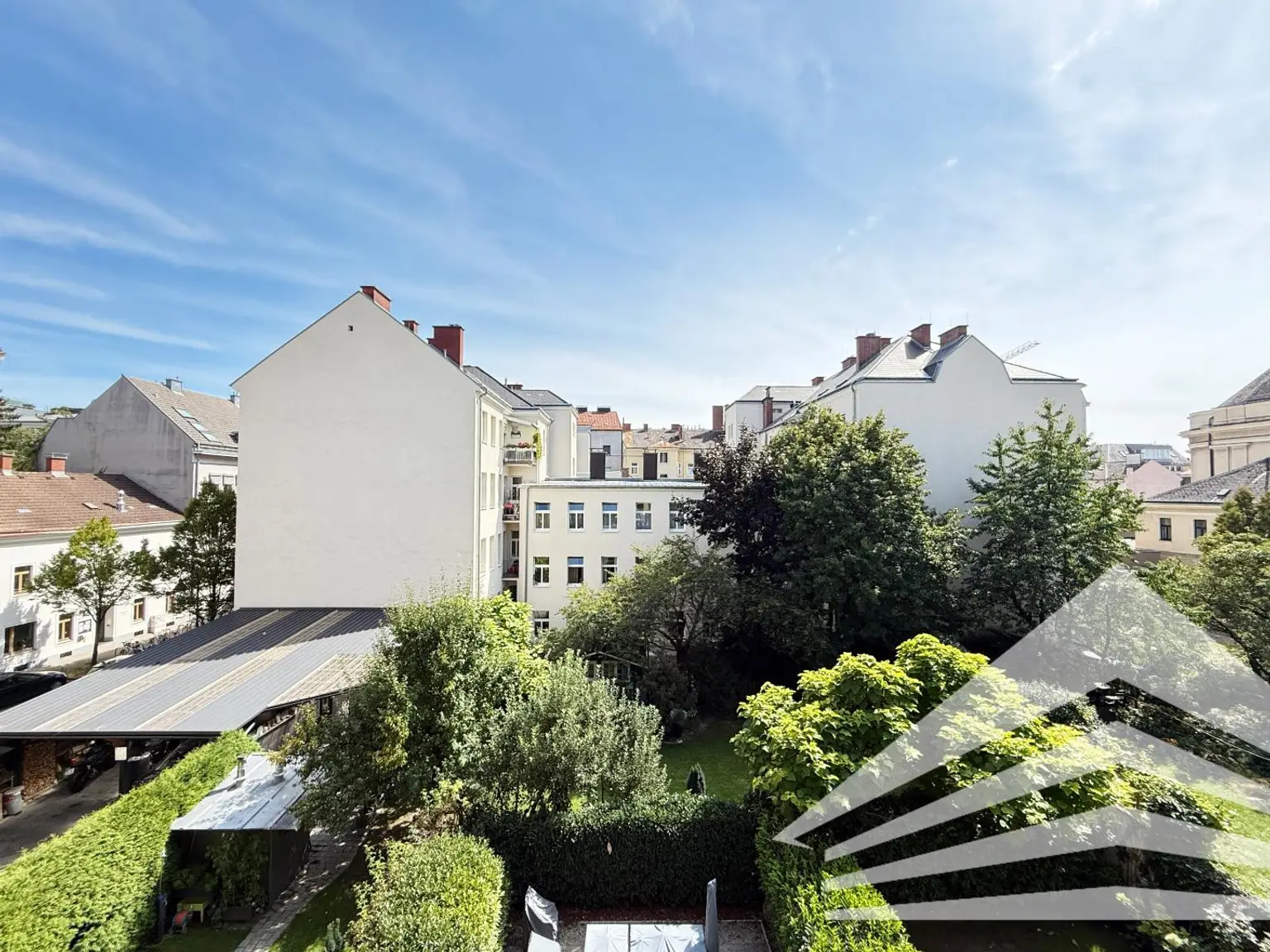 107 m² Altbauwohnung mit großer Loggia in der Innenstadt! TG-Platz verfügbar!