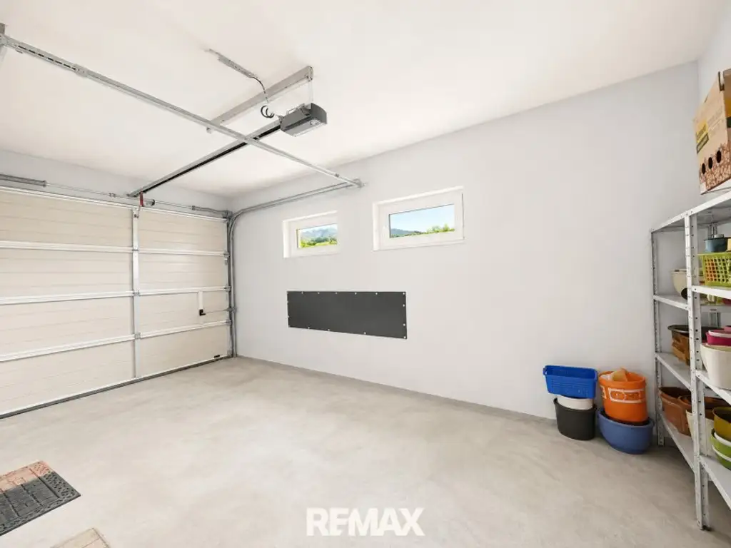 *** Lichtdurchflutet, gepflegt und voller Möglichkeiten – Familienhaus mit Sonnengarten nahe der Talstation Goldeck ***
