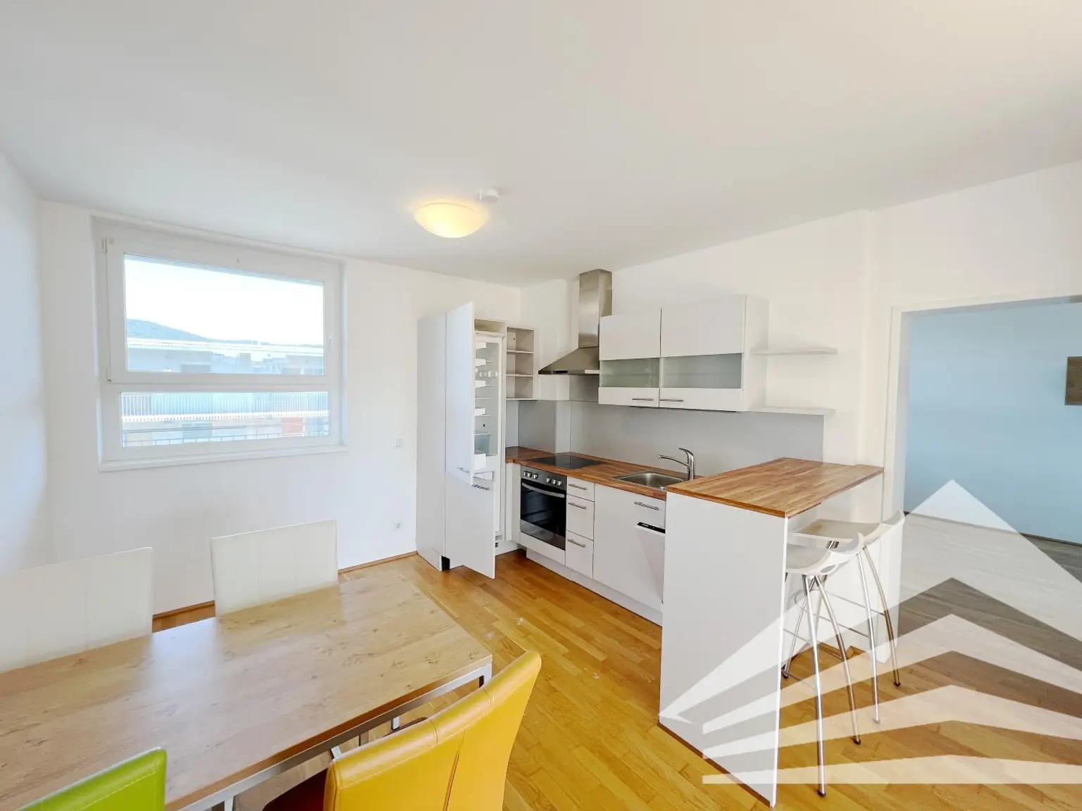 SQUADRO - teilmöblierte westseitige 3-Zimmer Wohnung mit Balkon in zentraler Lage!