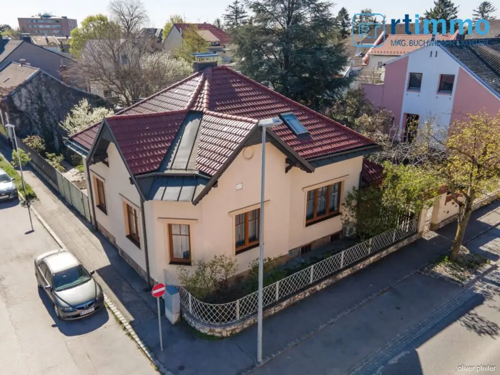 IHR FAMILIENDOMIZIL: KLIMATISIERTE GERÄUMIGE STADTVILLA MIT SCHÖNEM GARTEN, NEBENGEBÄUDEN UND SPIELPLATZ