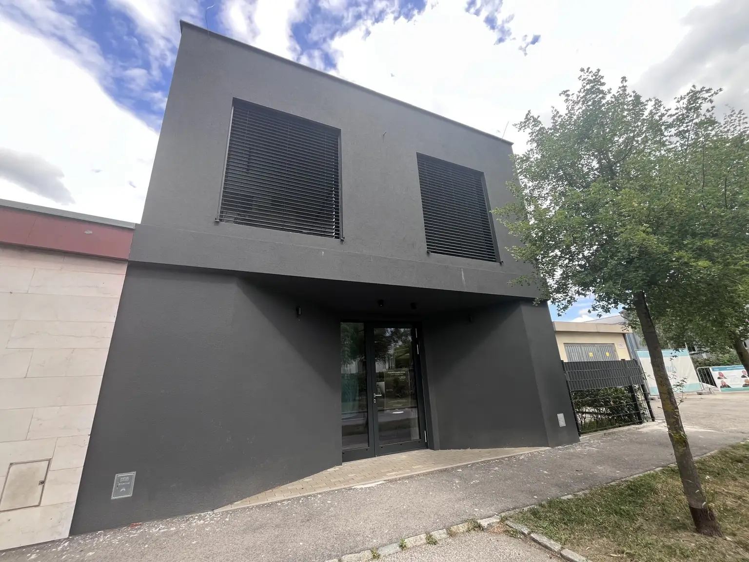 110m2 bis 183 m2  Saal zur individuellen Nutzung!