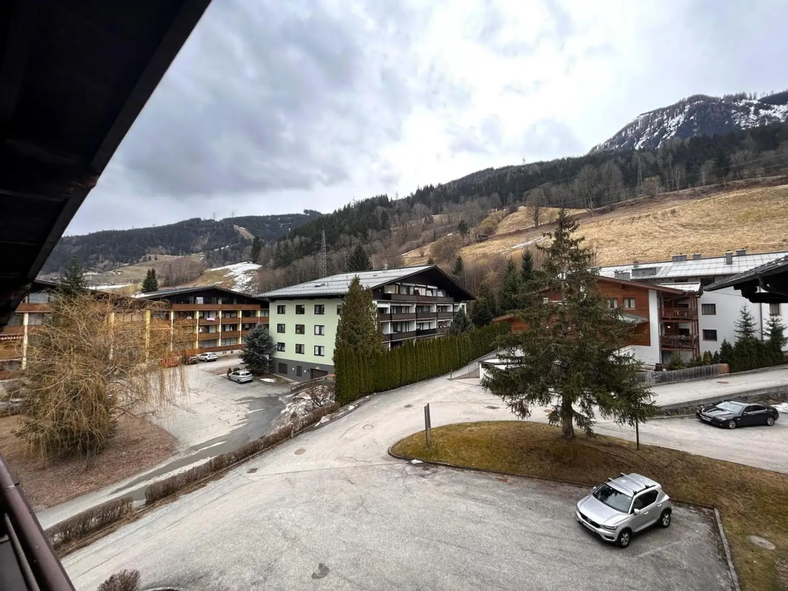 Charmante Ferienwohnung mit Zweitwohnsitzwidmung – in bester Lage von Kaprun