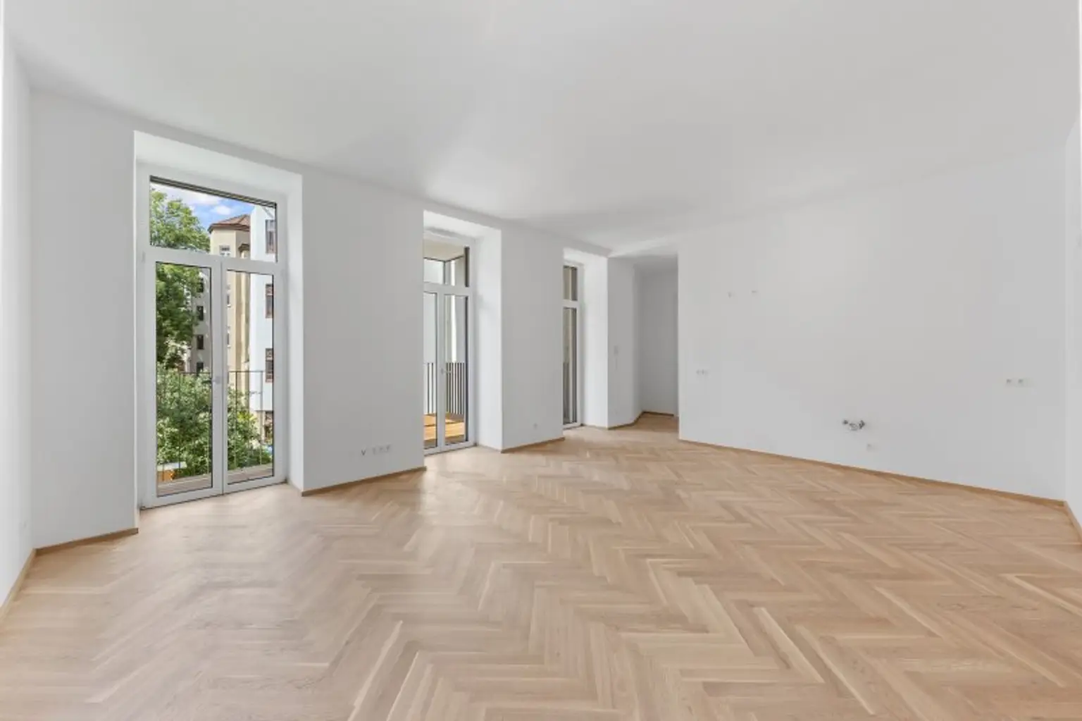 4-Zimmer-Altbaueigentumswohnung in generalsaniertem Altbau mit Balkon