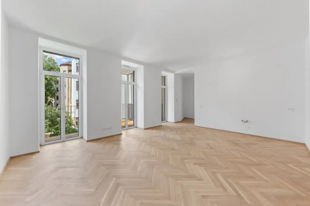 4-Zimmer-Altbaueigentumswohnung in generalsaniertem Altbau mit Balkon