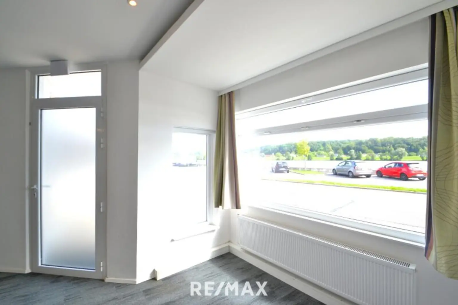 zweiter Eingang donauseitig