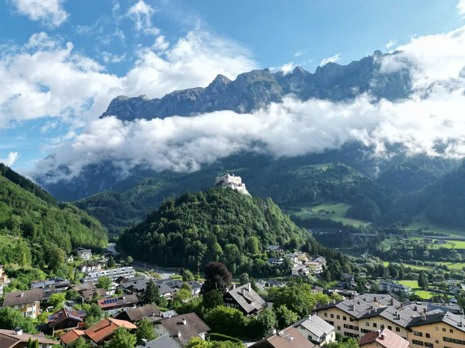 "Burgblick" - Einfamilienhaus in traumhafter Lage mit Blick auf die Burg Hohenwerfen!