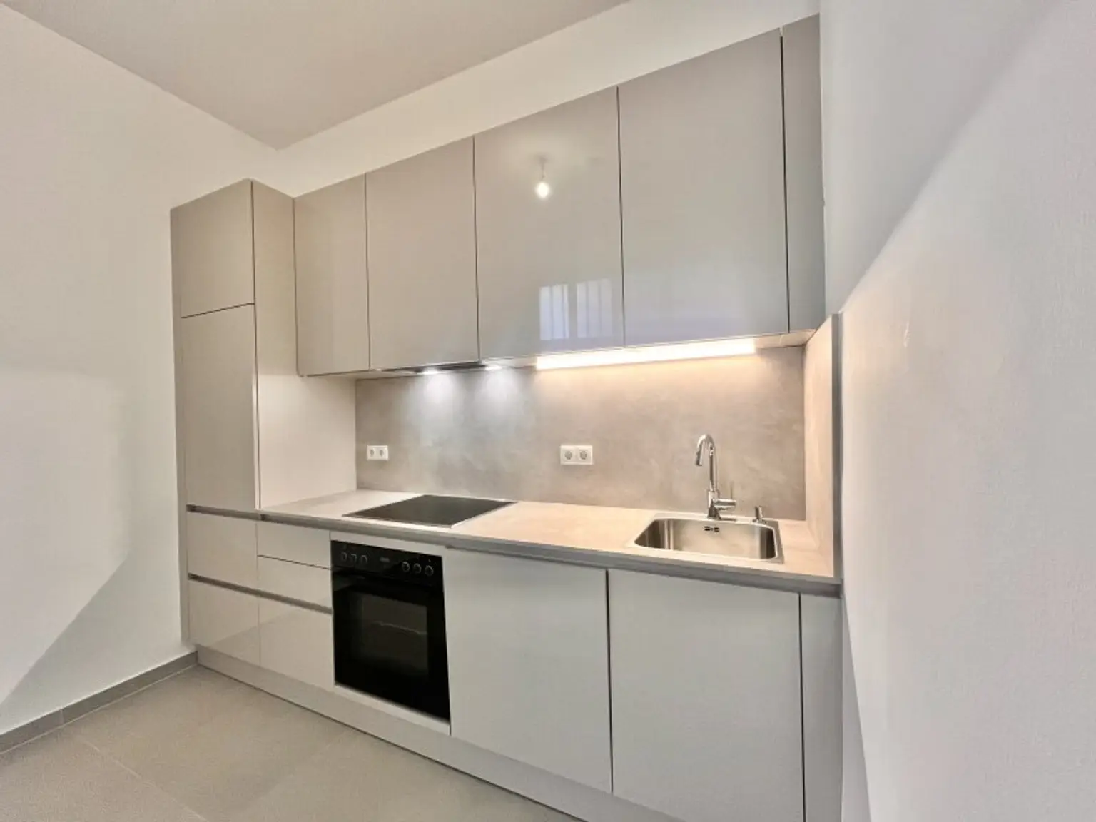 Erstbezug nach Sanierung – stilvolle 3-Zimmer-Altbauwohnung im 5. Bezirk