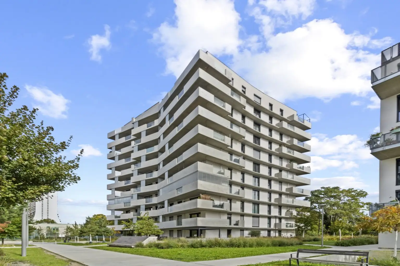 A | ++ DREI ZIMMER im DG ++ Stilvolles Wohnen mit FERNBLICK | Prima Service Immobilien